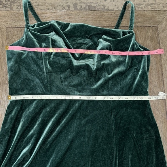 BIRDY GREY Ash Dress Velvet Emerald - Picture 10 of 11